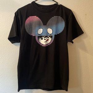 Neff graphic tee size medium